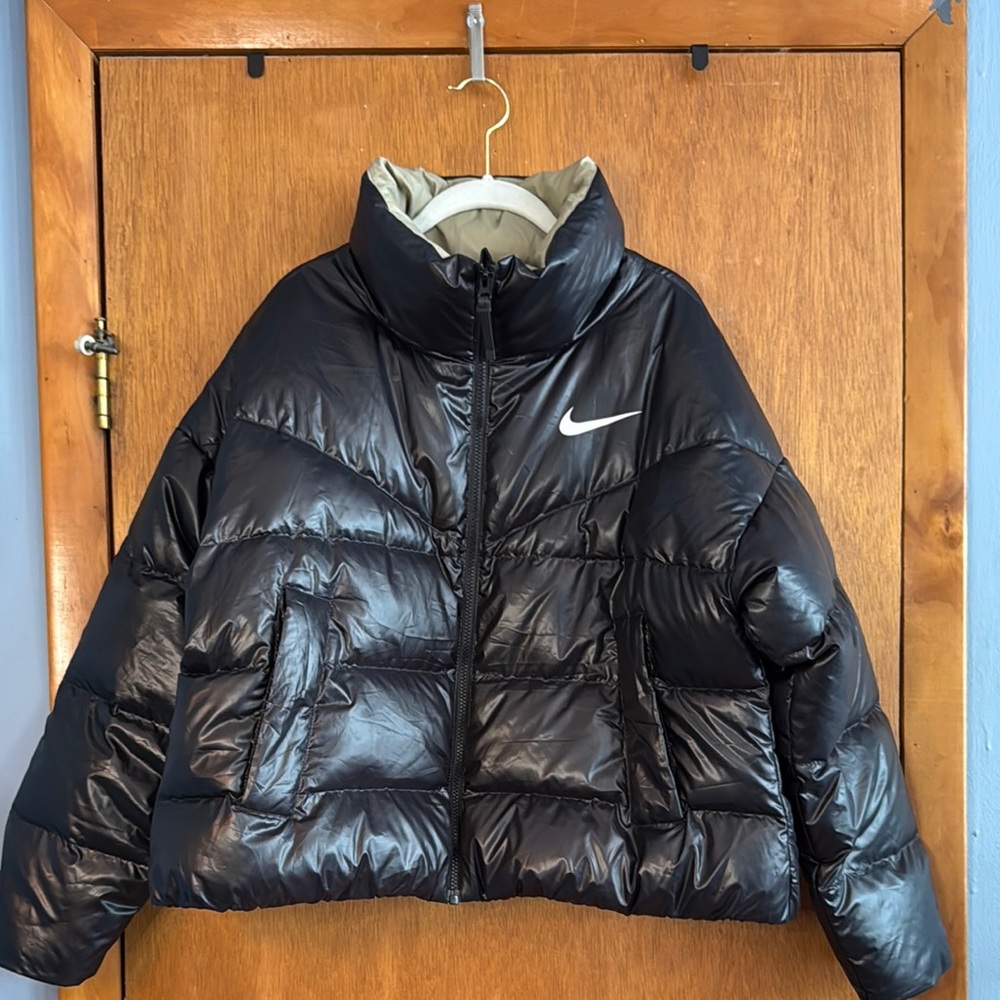 Nike Women's duck down feather Black Puffer Coat Sz M